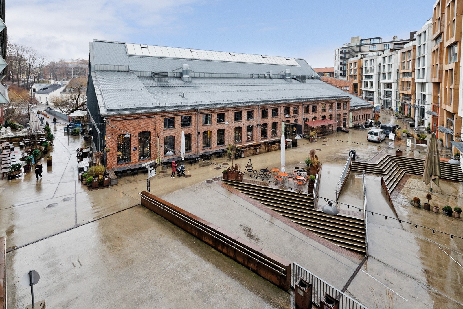 Balkongen er på ca. 3,5 m² og har tiltalende utsyn mot Mathallen og Vulkanområdet. Galleribilde