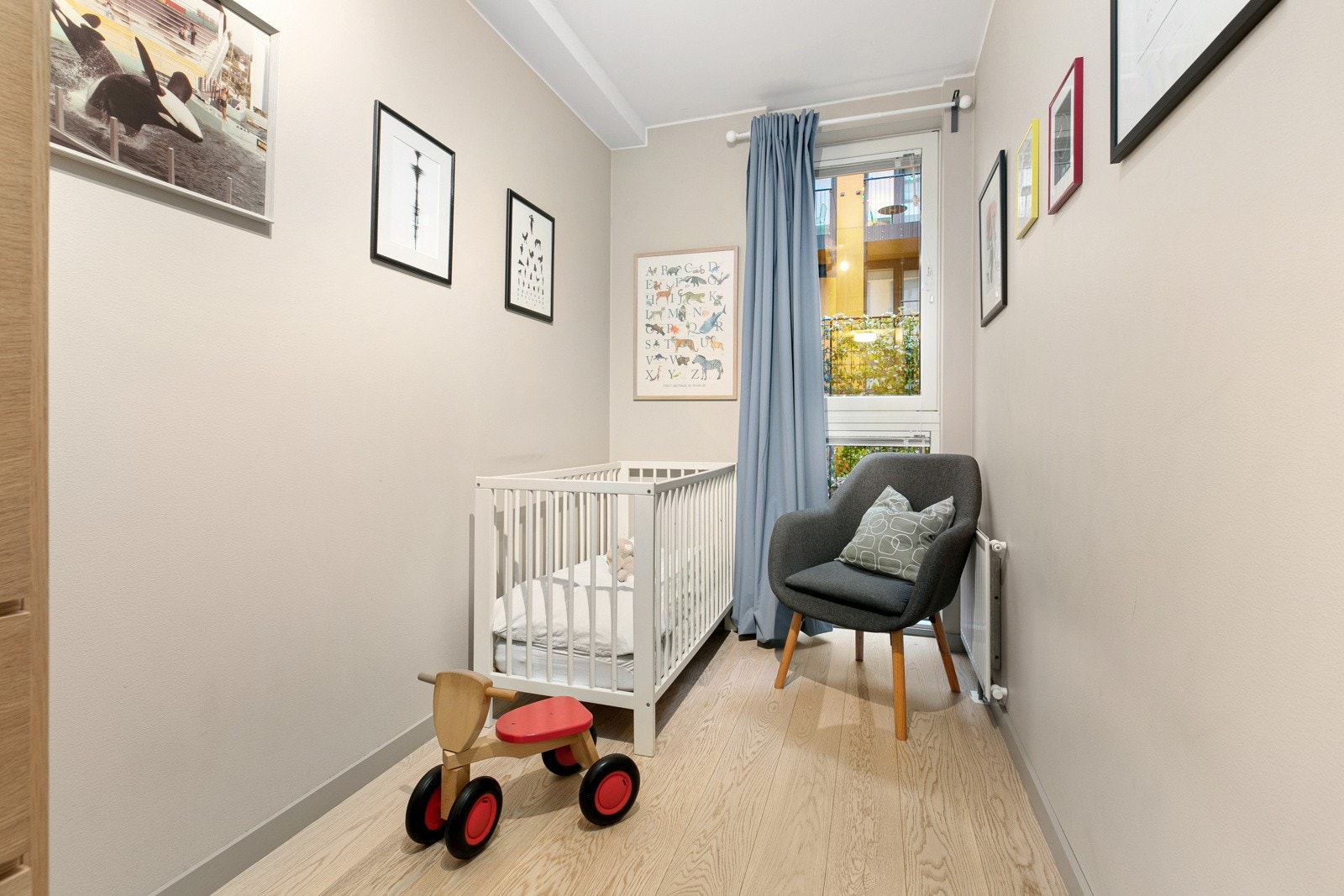 Soverom 2 med adkomst fra entré. Galleribilde