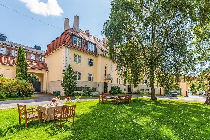 Parkmessige og grønne fellesområder rett på utsiden av døren. Galleribilde