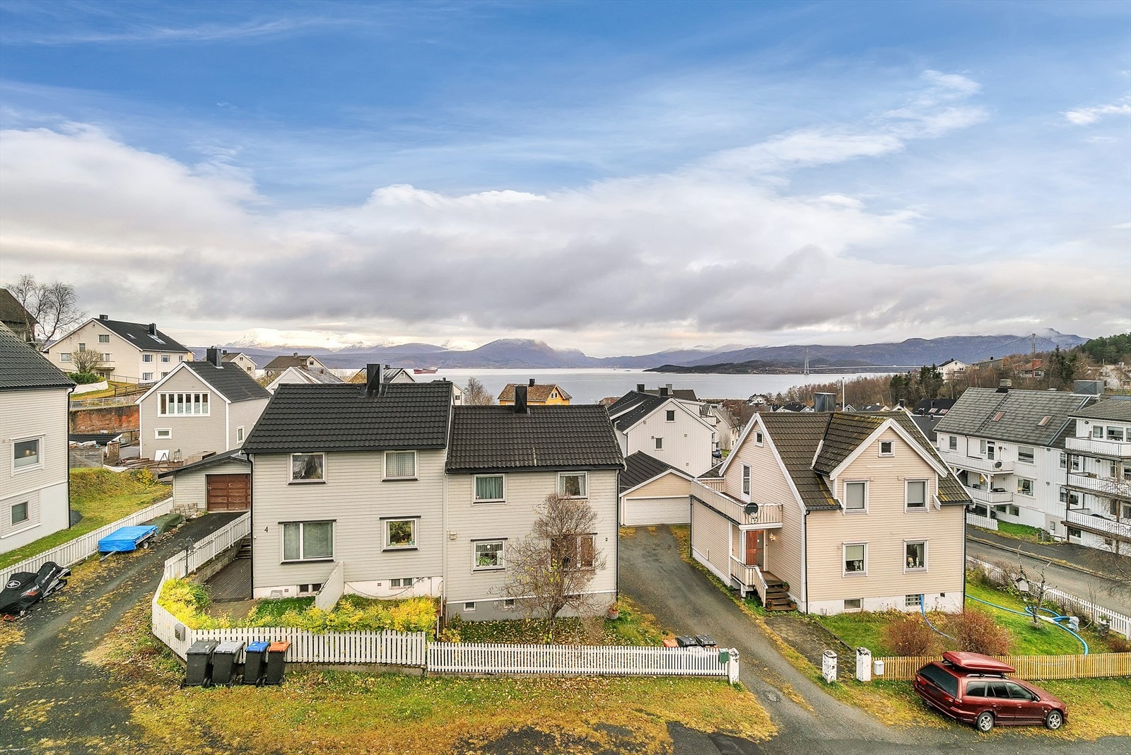 Leiligheten har en sentrumsnær beliggenhet, med alle byfasiliteter i gangavstand fra leiligheten. Galleribilde