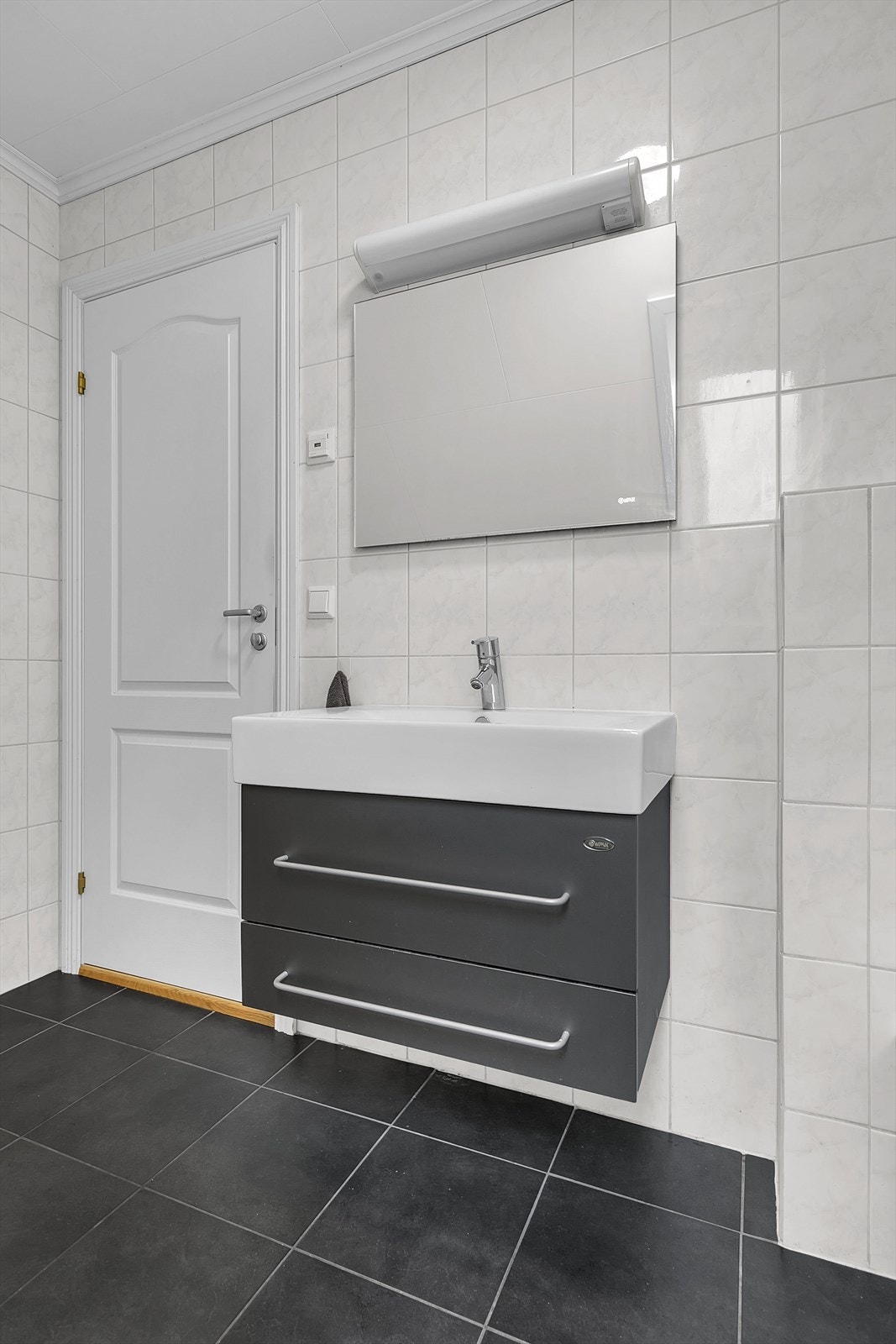 Gulv har termostatregulerte varmekabler. Galleribilde