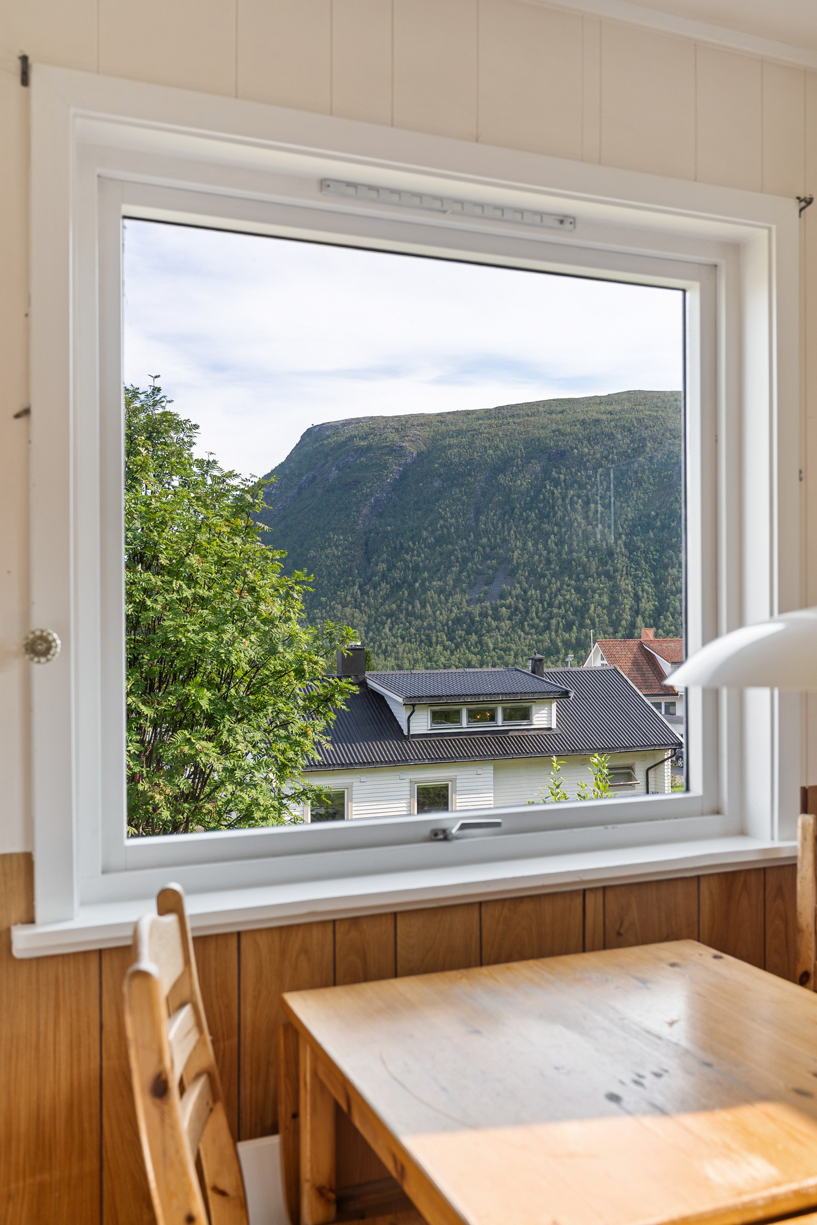 Fra boligen er det kort vei til flotte turområder som lysløype og Fjellheisen/Fløya!