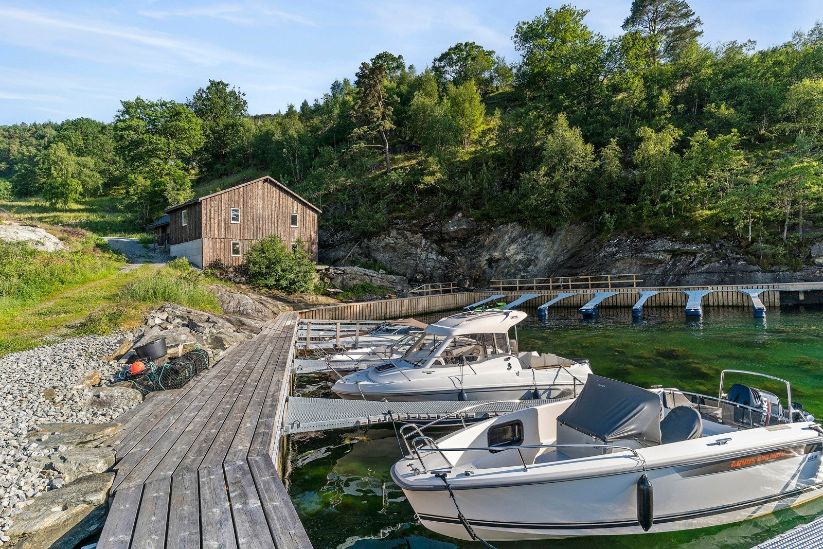 Brygge med mulighet for båtplass Galleribilde