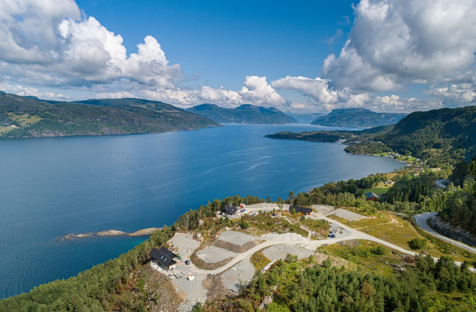 Hytten er en del av et hyttefelt med totalt 14 tomter Galleribilde