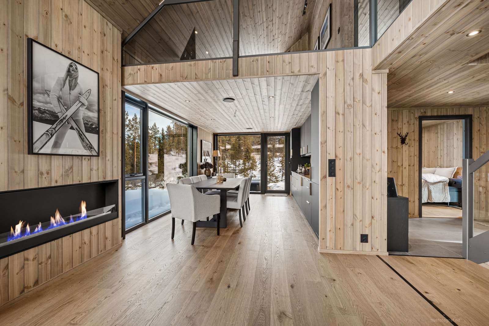 Hyttene leveres med vedovn. Gasspeis er tilvalg Galleribilde