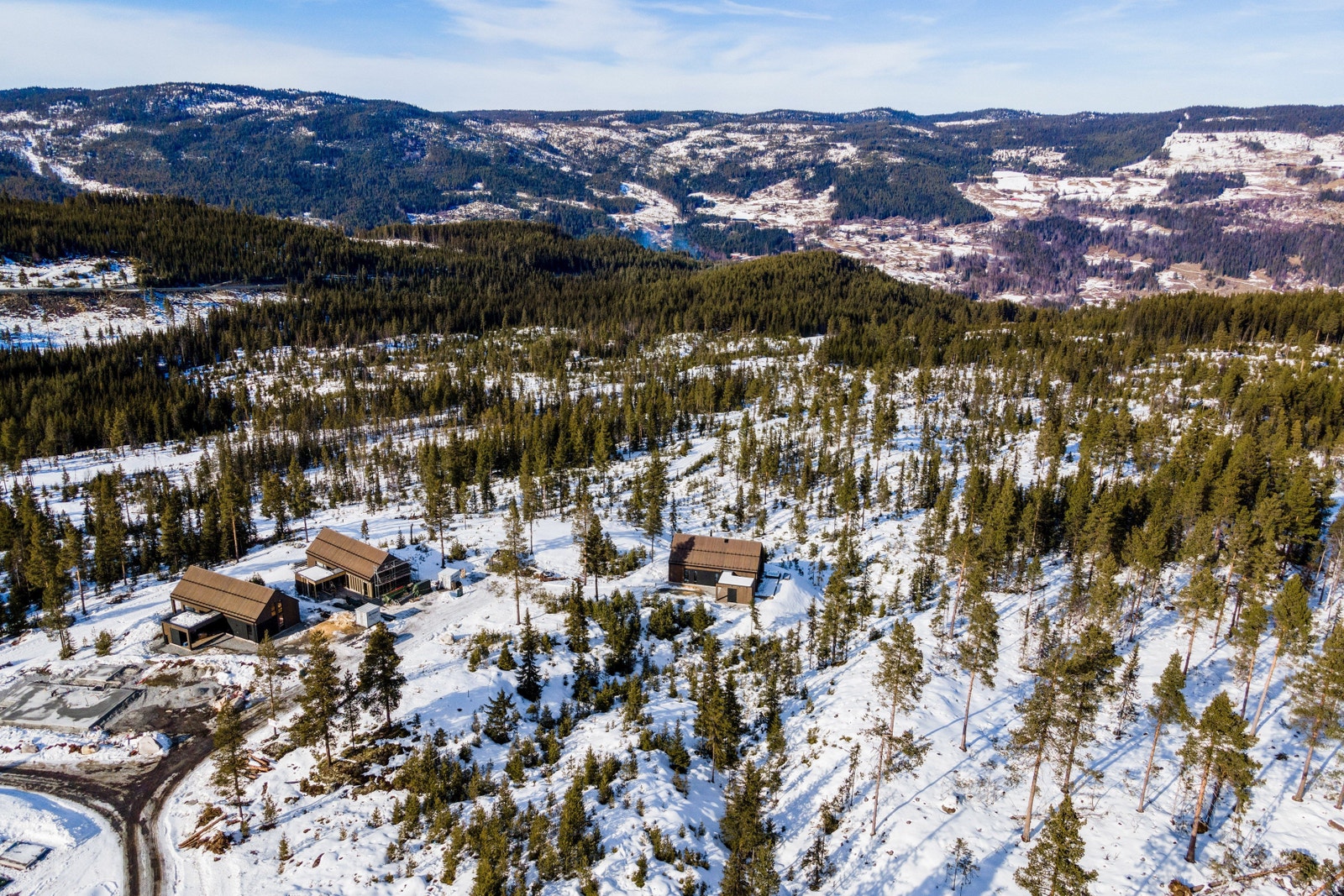 Reisetiden med bil er ca. 2 t 15 min fra Oslo og fra Drammen Galleribilde