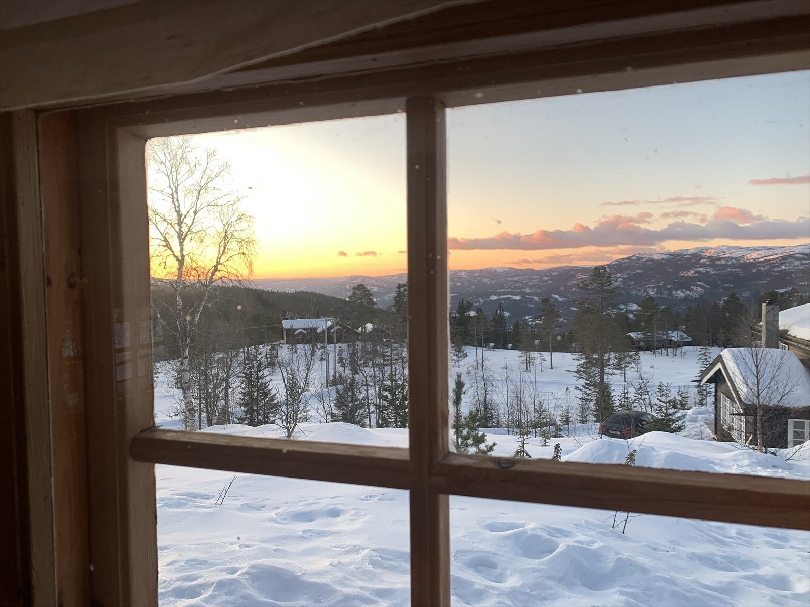 Skiløypene starter rett på nedsiden av hytta Galleribilde