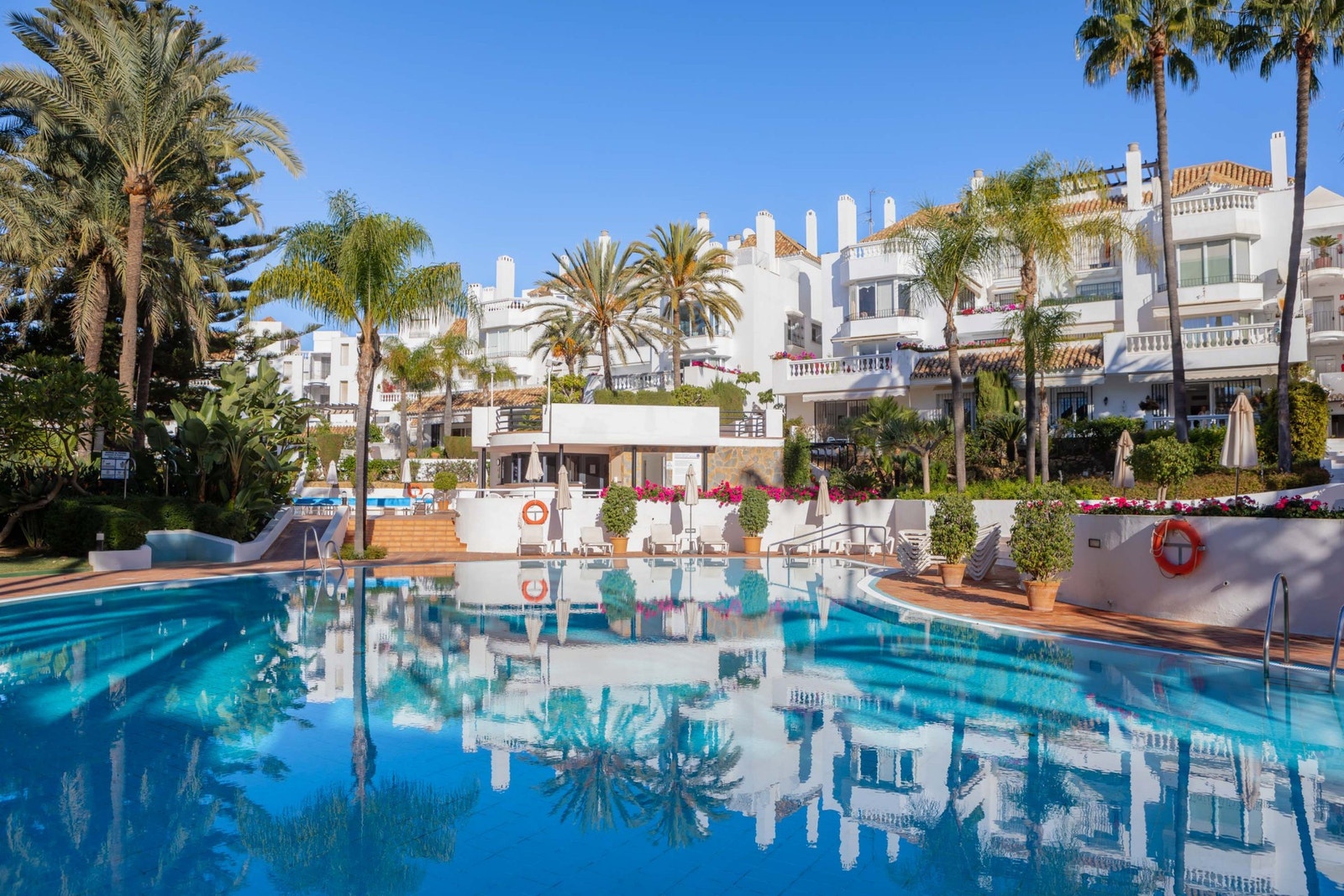 White Pearl Beach har flere basseng og flotte fellesområder Galleribilde