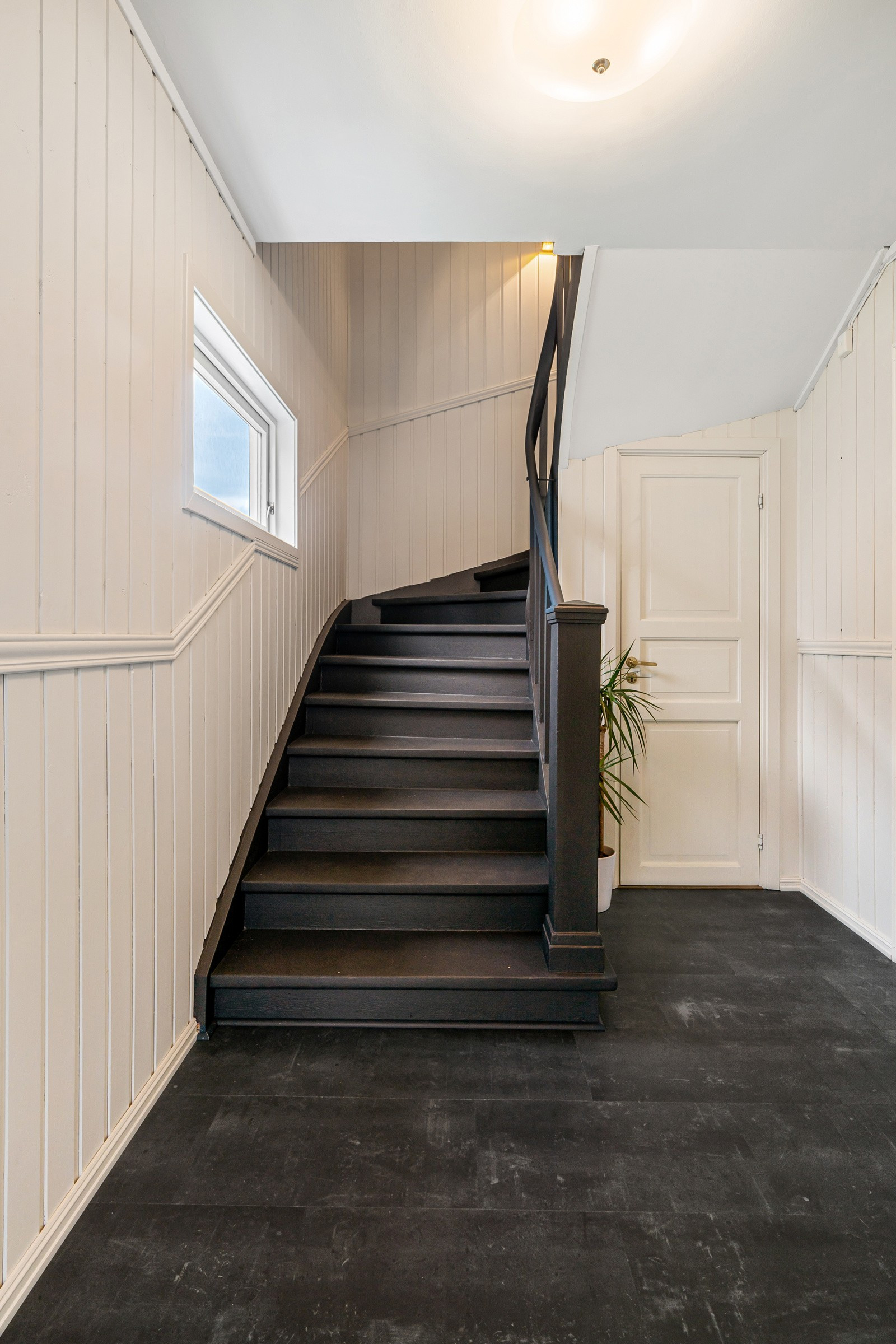 Felles trappegang med som nylig er overflateoppusset.