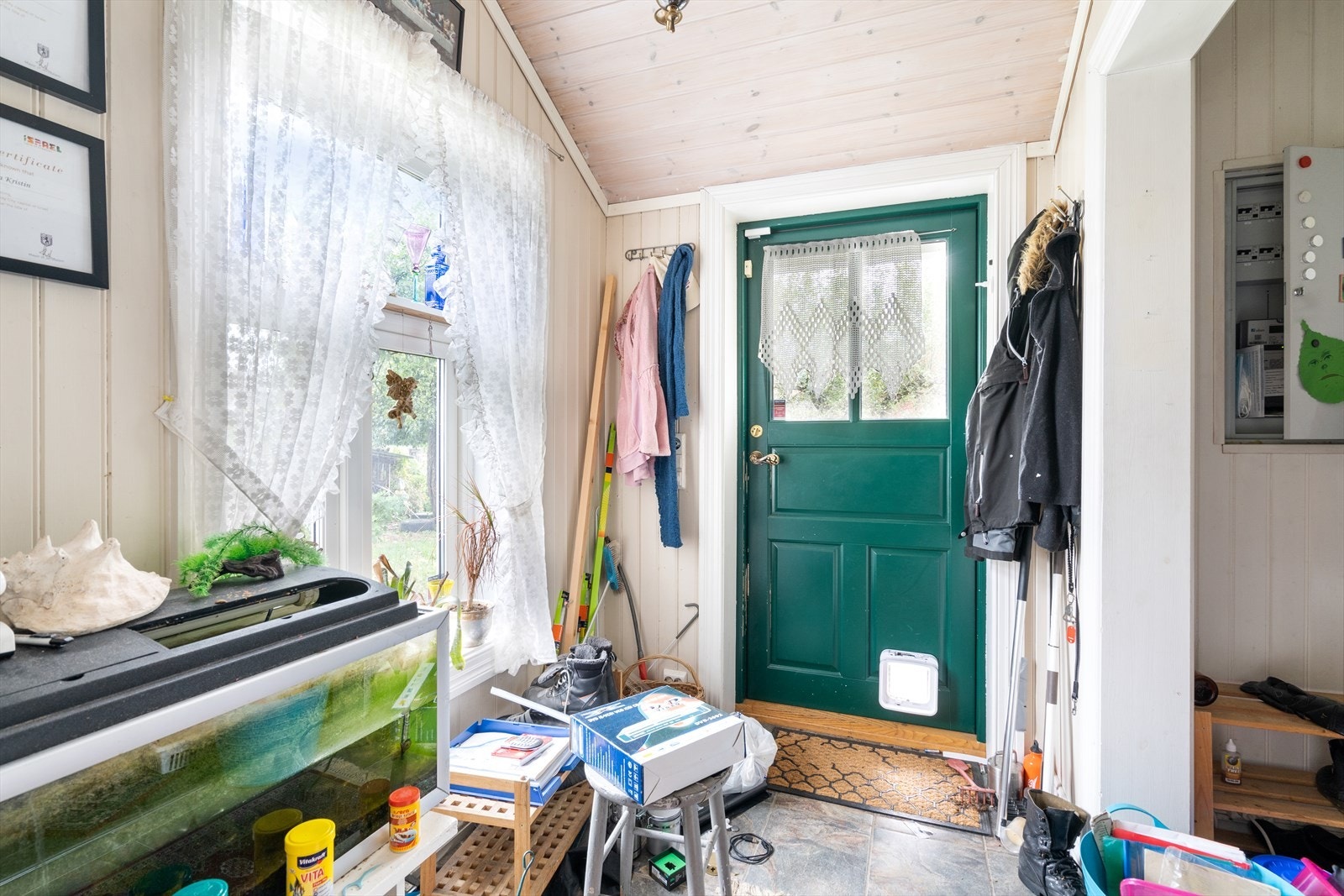 Entrè med flis på gulv og varmekabler Galleribilde