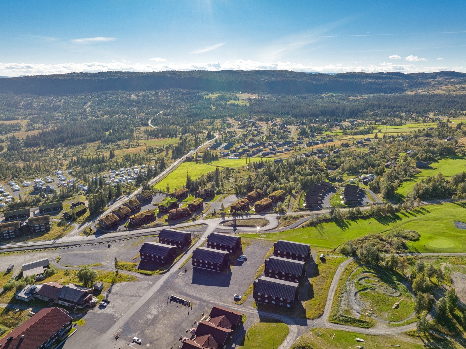 Hver årstid har sin sjarm og på Skeikampen finnes det uteaktiviteter for store og små hele året Galleribilde
