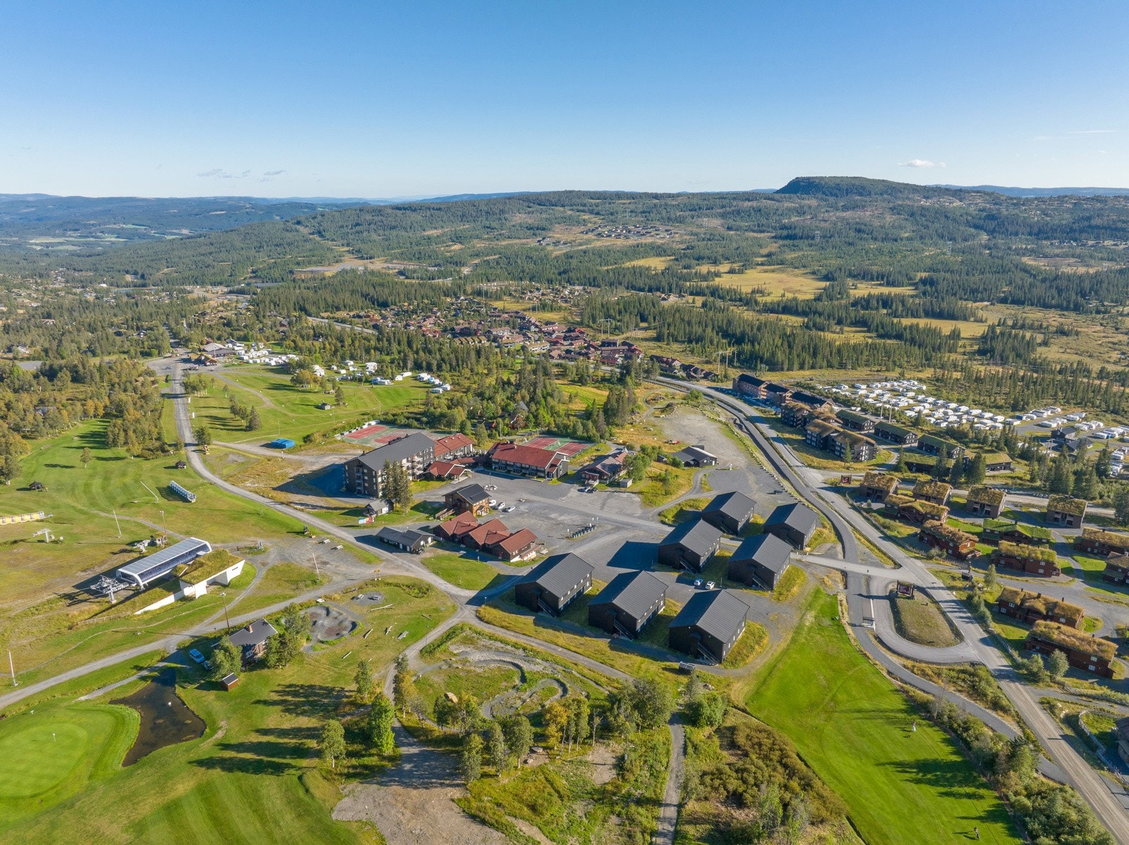 På Skeikampen kan du spille golf på Nordens høyestliggende 18-hulls golfbane Galleribilde