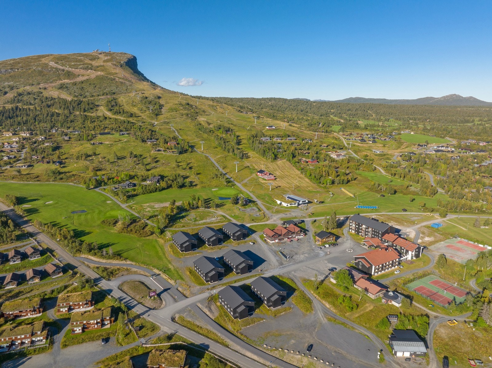 På vinterstid er Skeikampen et av Norges mest snørike områder. Dette er kjent som kanskje Norges flotteste langrennsområde med ca. 220 km maskinpreparerte løyper Galleribilde