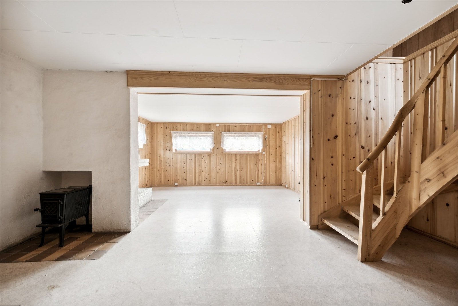 Trappeløp til kjøkkenkrok og kjellerstue Galleribilde