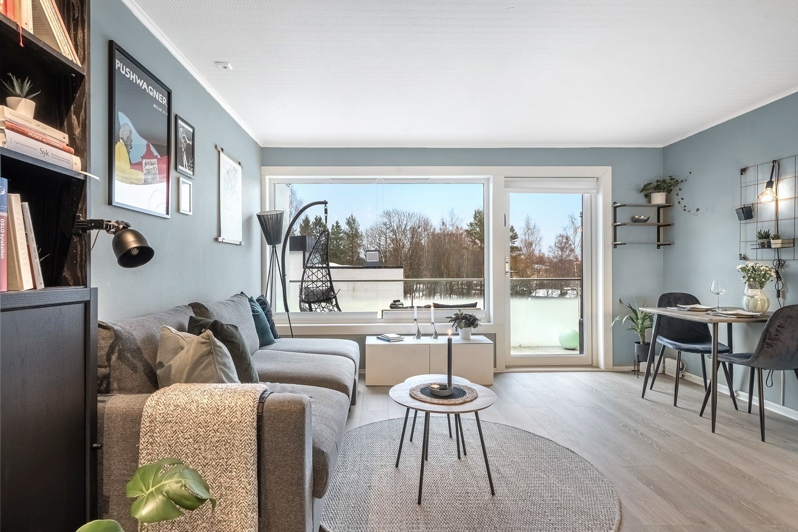 Gulv med enstavslaminat nytt i 2020. Vegger/himlinger er malt opp i 2020. Galleribilde