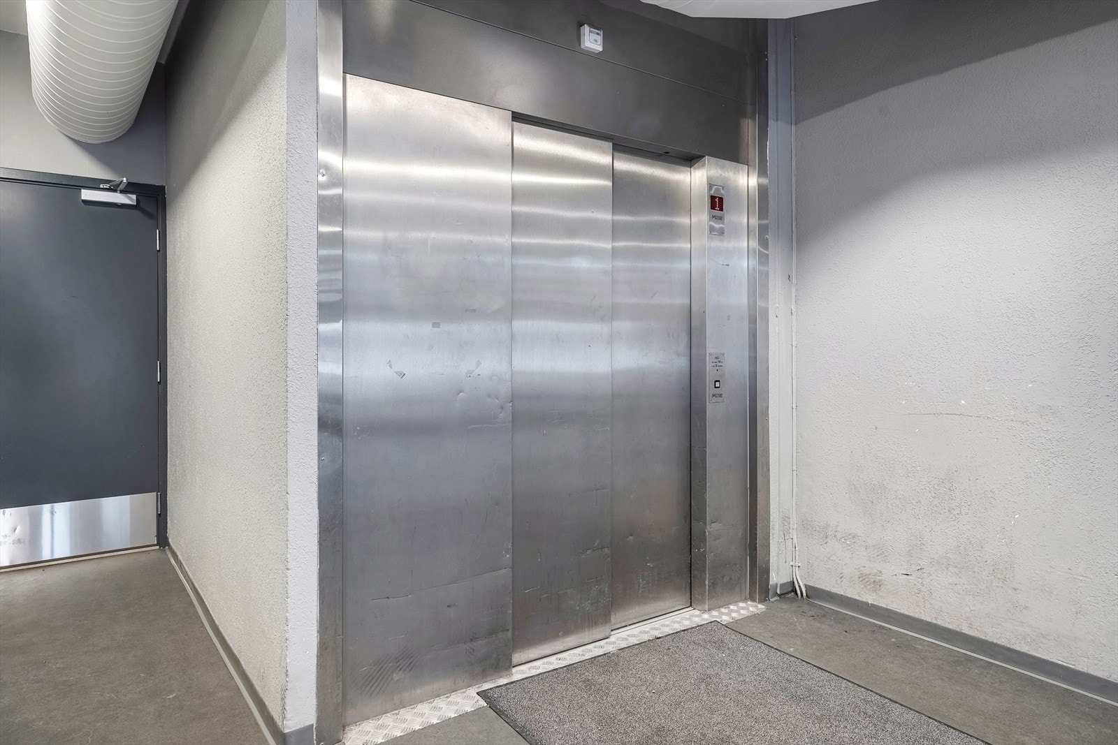 Praktisk med personheis i bygget Galleribilde