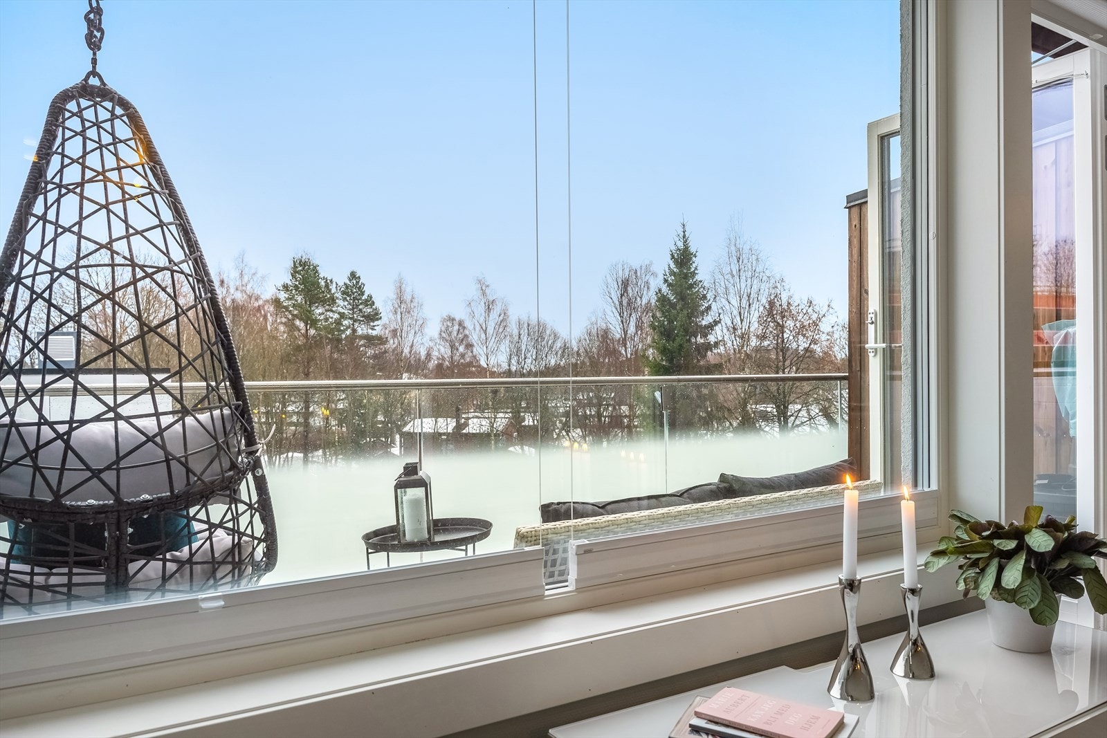 Fra leiligheten og balkongen er det utsikt ned mot Gamle Hovsetervei Galleribilde