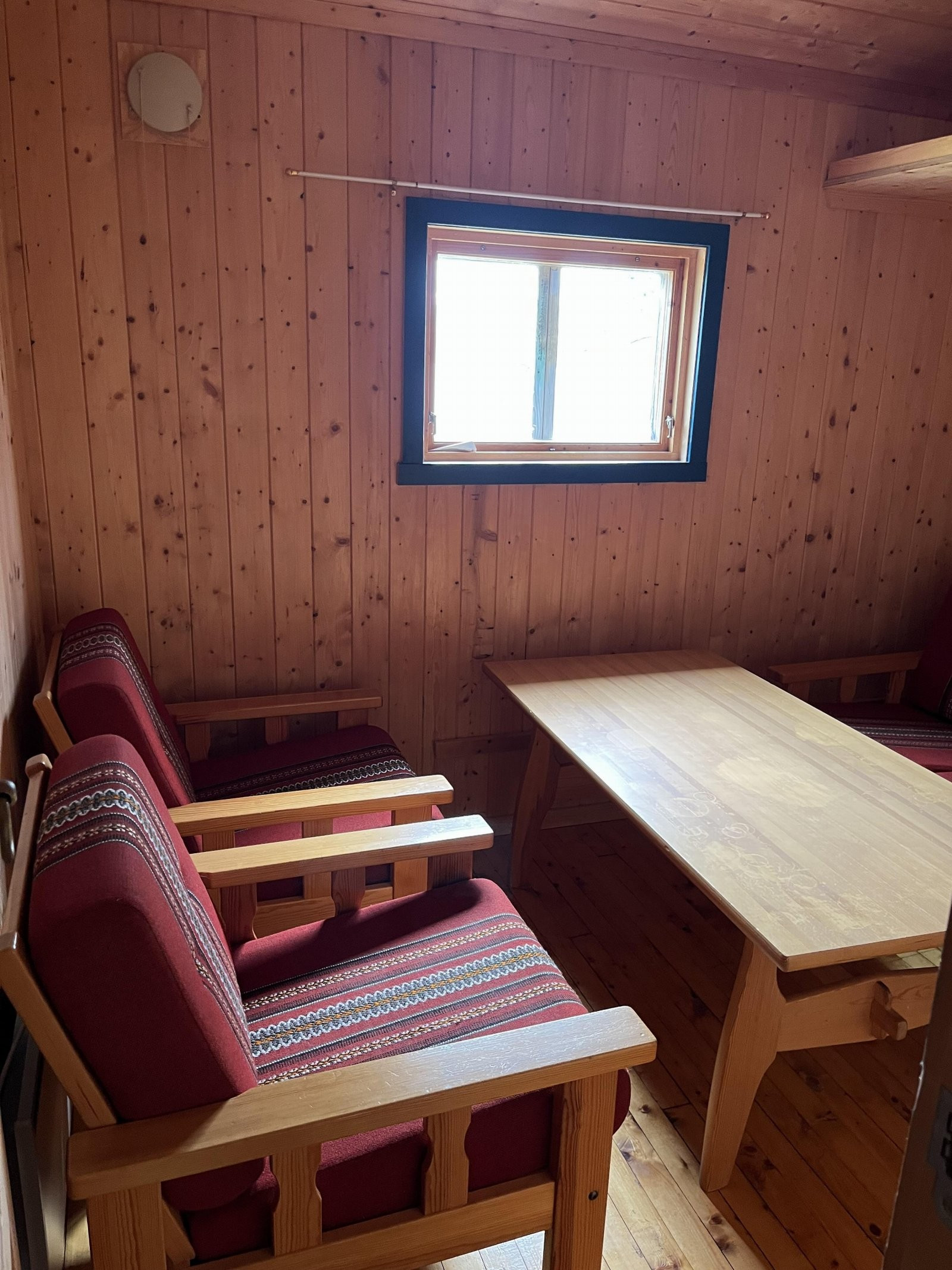Annekset er inndredet med stue