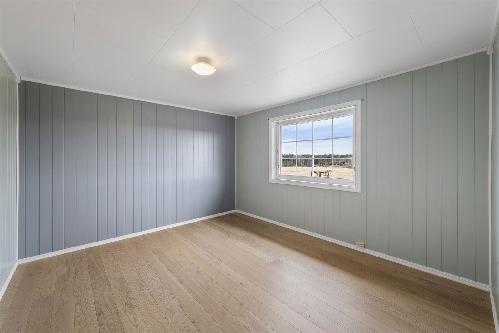 Videre er det 3 gode soverom i denne etasjen, med plass til garderobeløsning. Galleribilde