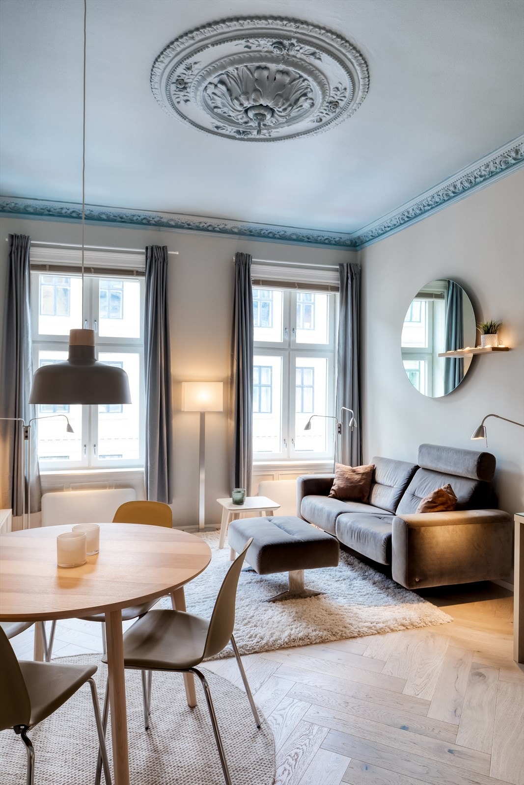 Takhøyden i stuen er mål til 3,08 meter. Galleribilde