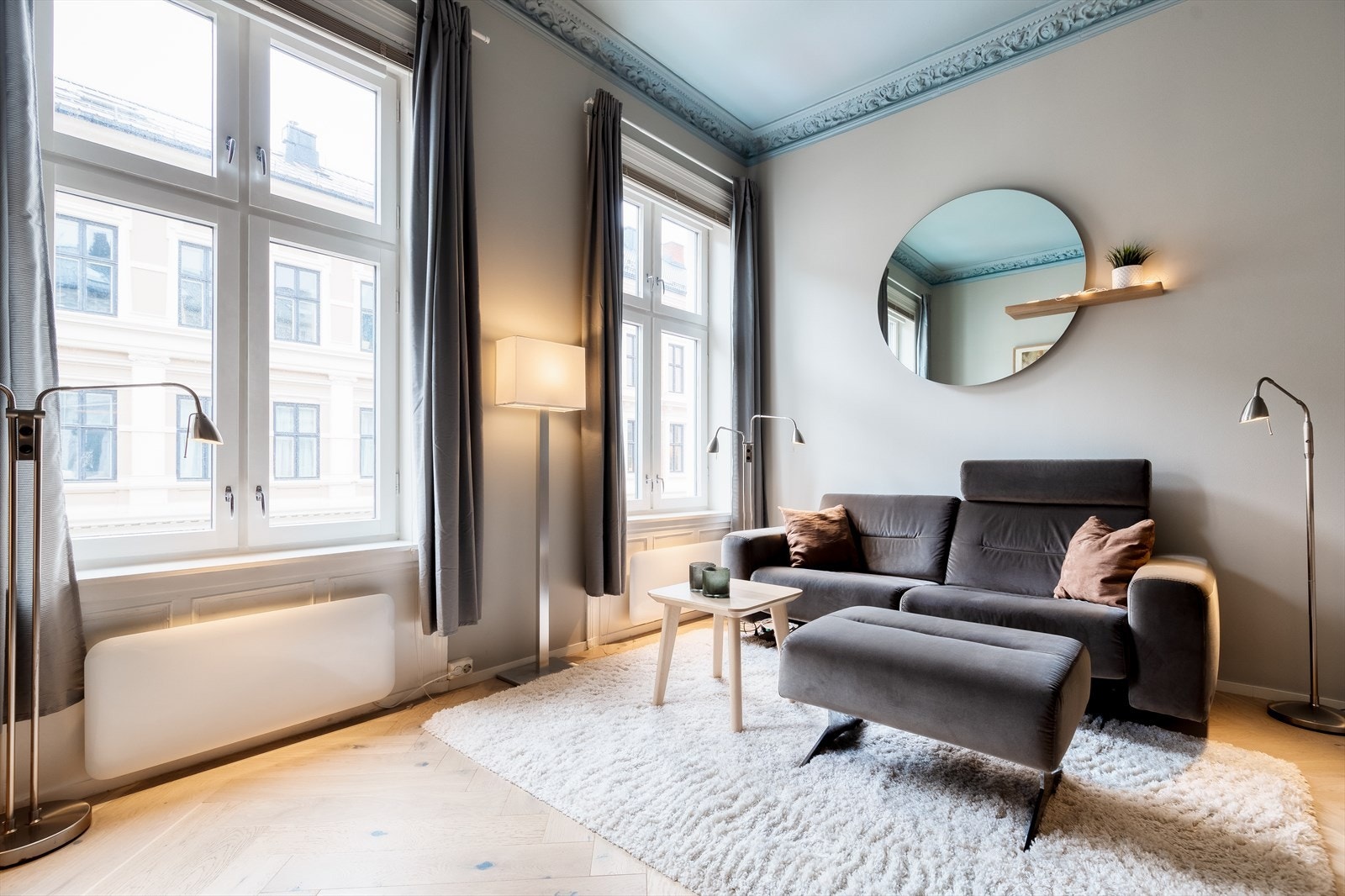 Leiligheten ligger fint til i byggets andre etasje. Galleribilde