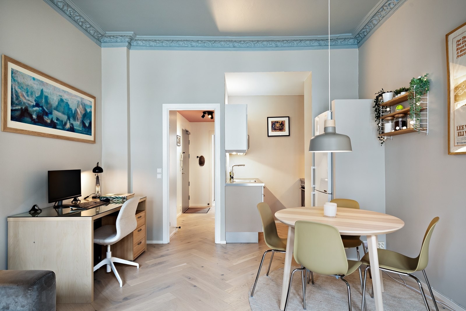 Stue og kjøkken i åpen løsning. Galleribilde