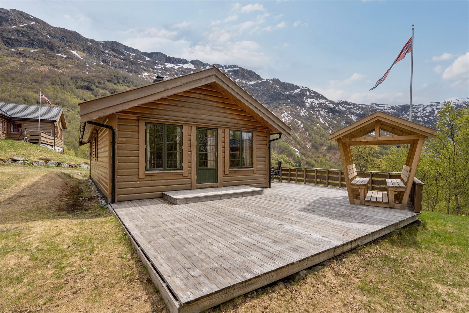 Utgang til stor, solrik terrasse Galleribilde