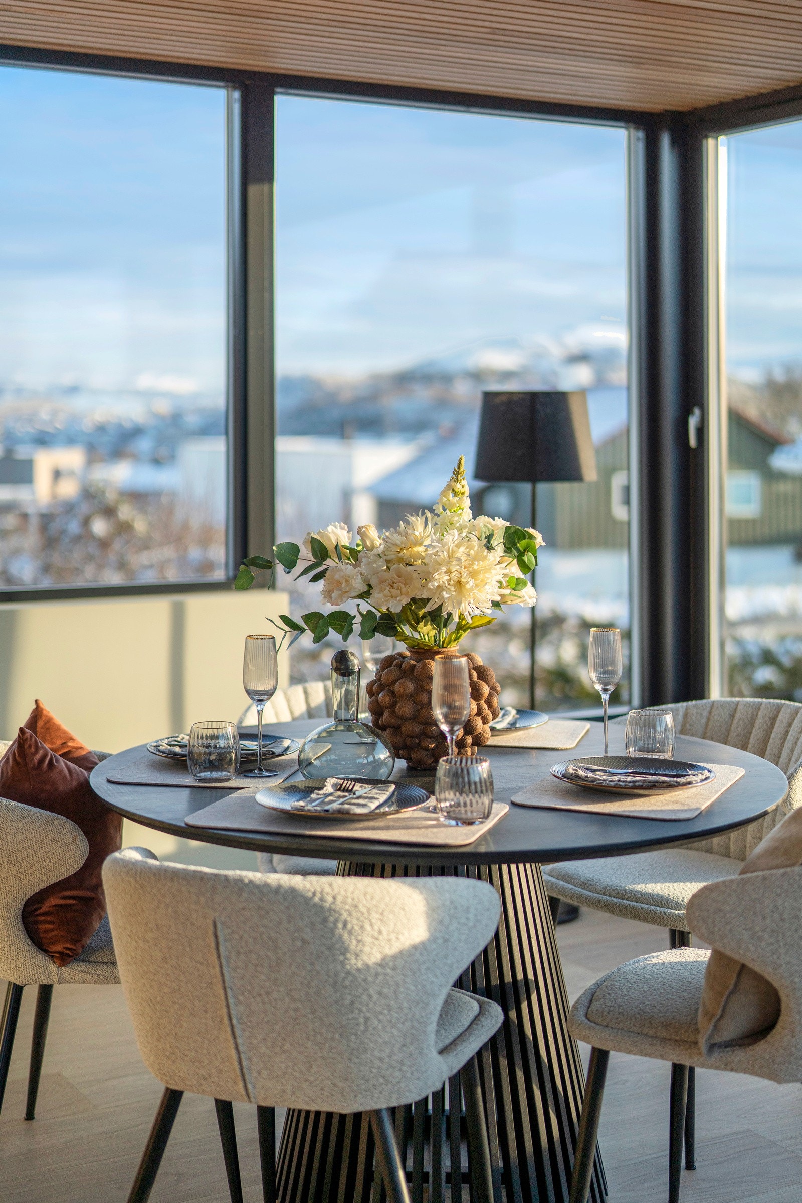 God plass til stort spisebord Galleribilde