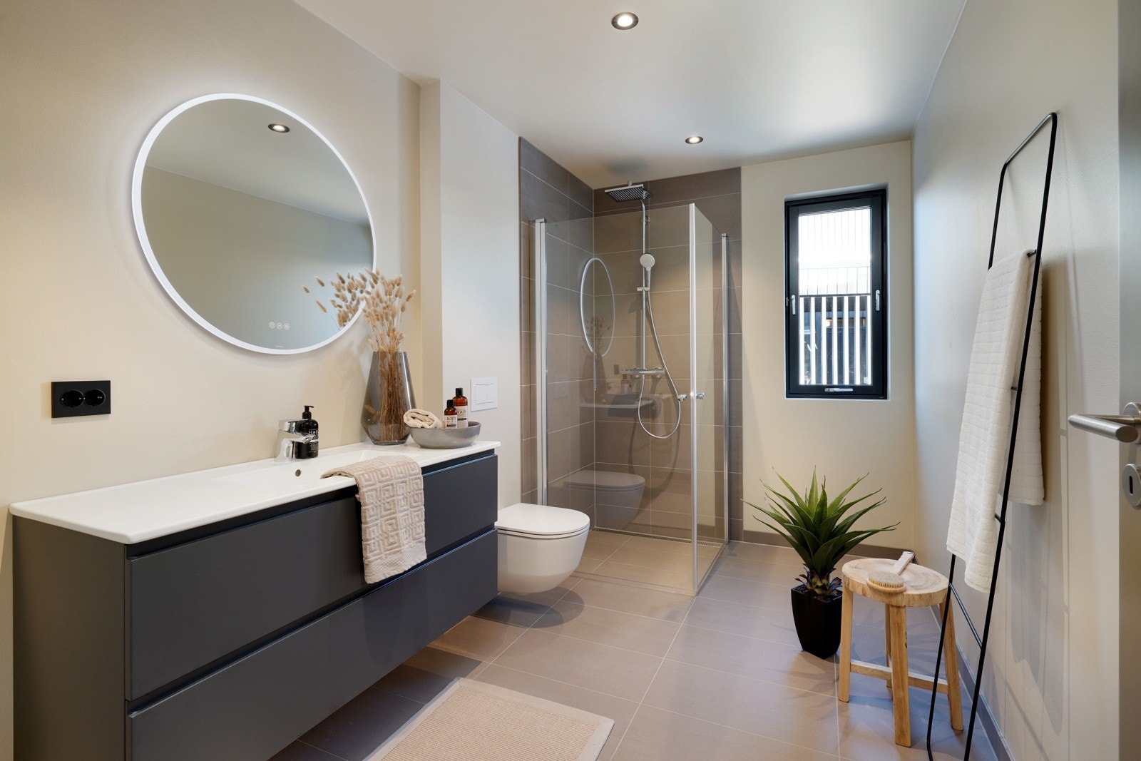 Stort og godt bad med varme i gulv Galleribilde