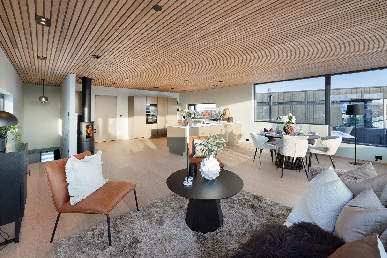 Lekkert spiletak og delikat 1-stavs gulv Galleribilde