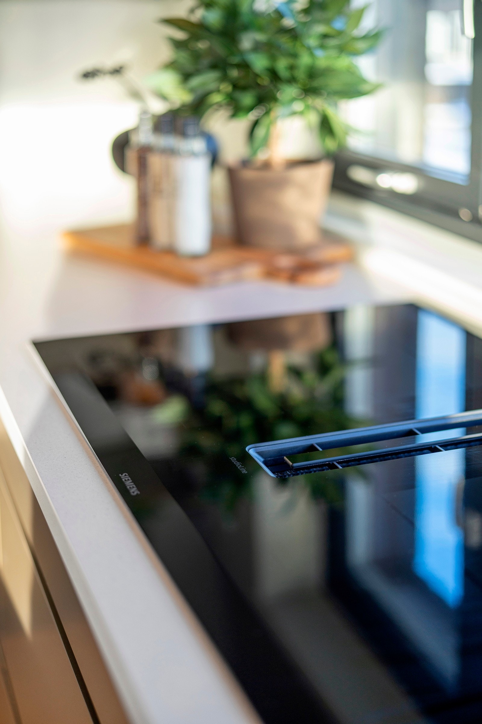 Integrert ventilator, vinskap, helt kjøleskap, fryseskap for å nevne noe Galleribilde