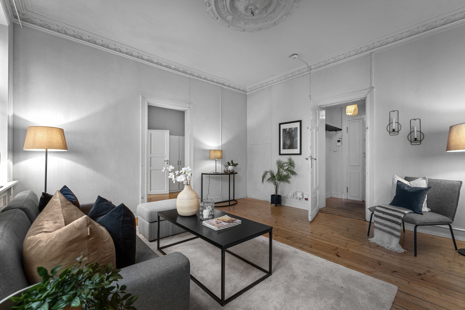 Stuens gode utforming gjør at den enkelt lar seg møblere i flere soner. Galleribilde