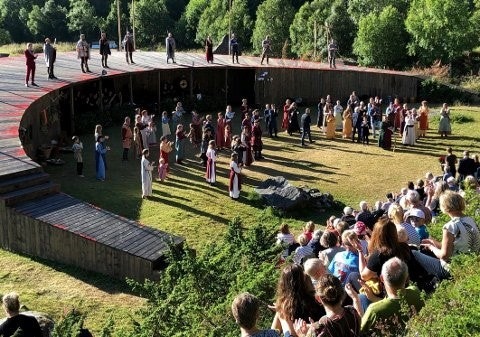 Sagaspillet er populært i Steigen - her får man historien og Hagbart og Signe samt et innblikk fra den rike historien fra Vikingtiden i Steigen Galleribilde