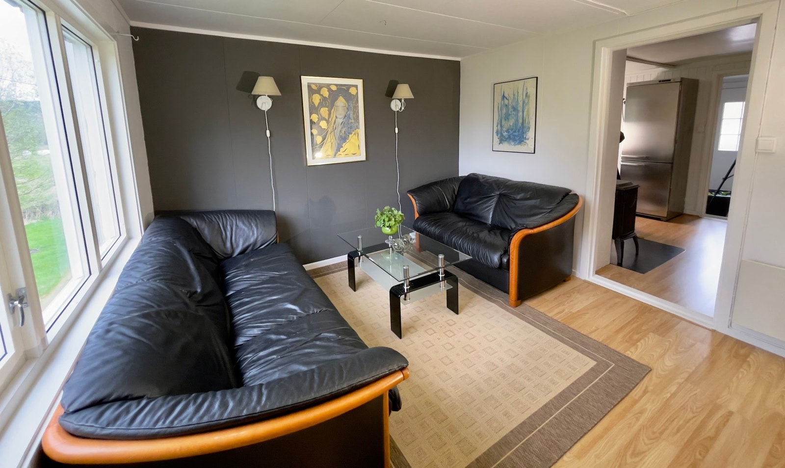 Stue innredet med sofa og bord Galleribilde