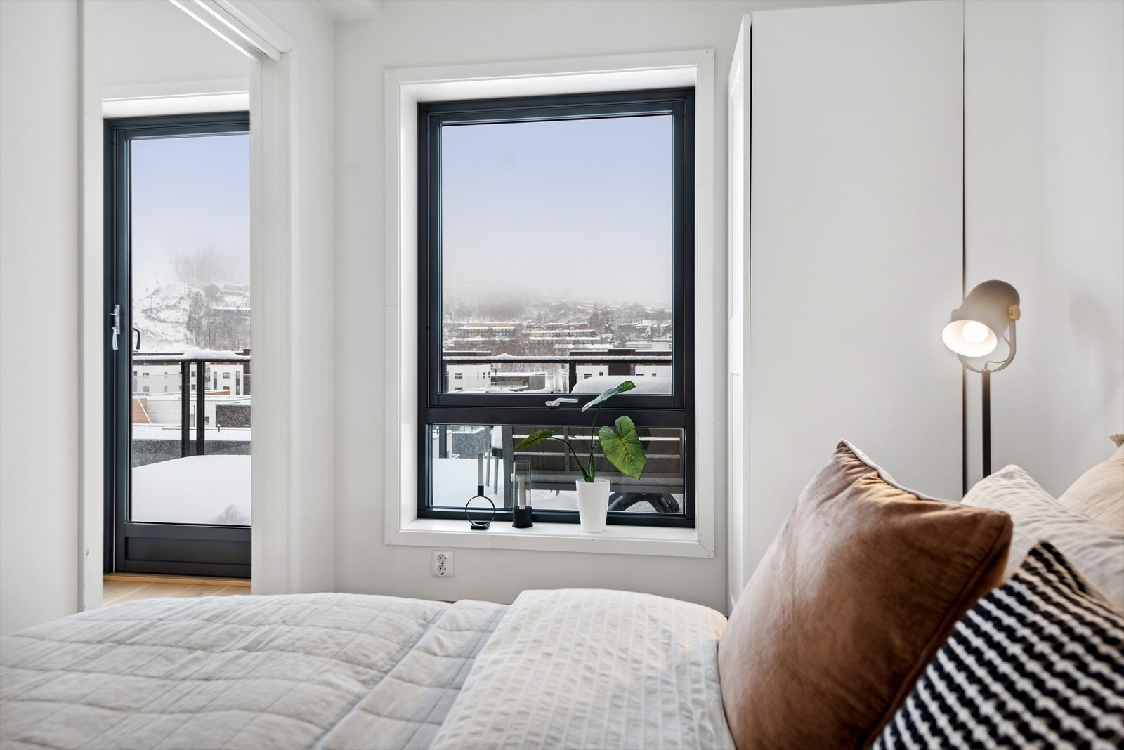 God plass for garderobeskap Galleribilde