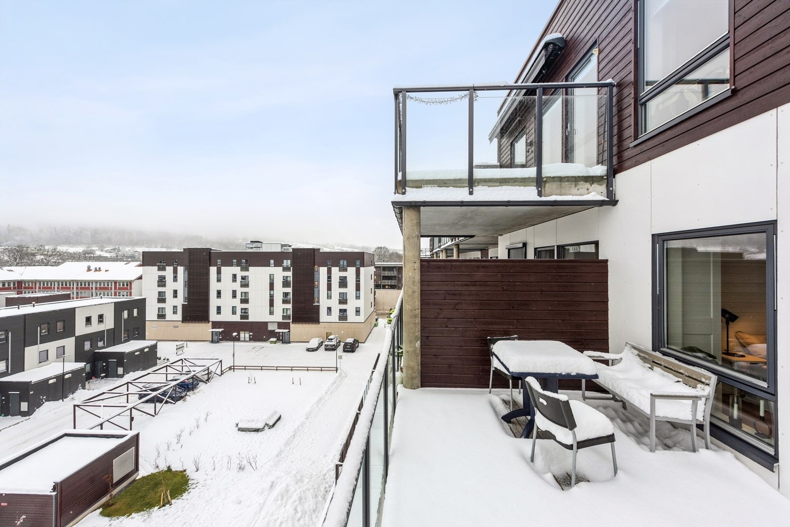 Balkongen er på ca. 15m2 og byr på gode solforhold Galleribilde