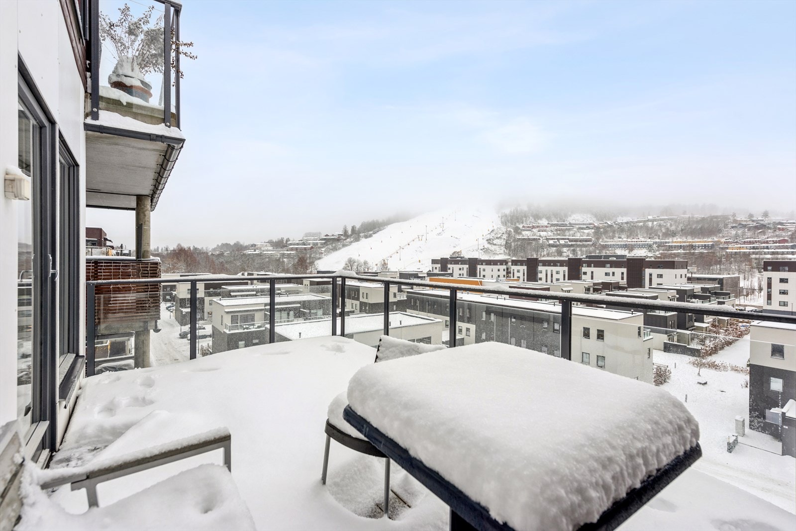 Stor balkong med flott utsikt Galleribilde