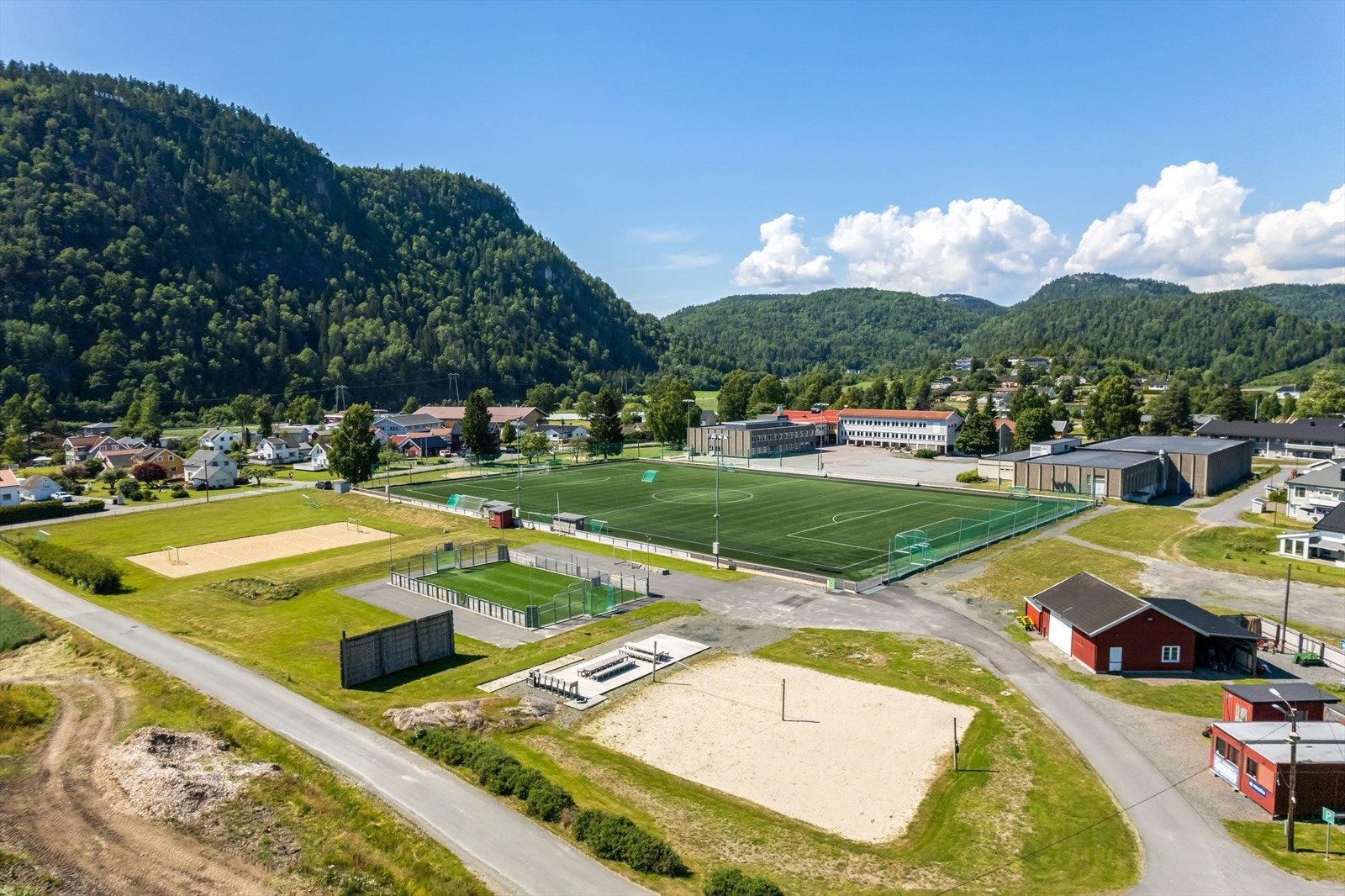 Ballbinge og fotballbane Galleribilde