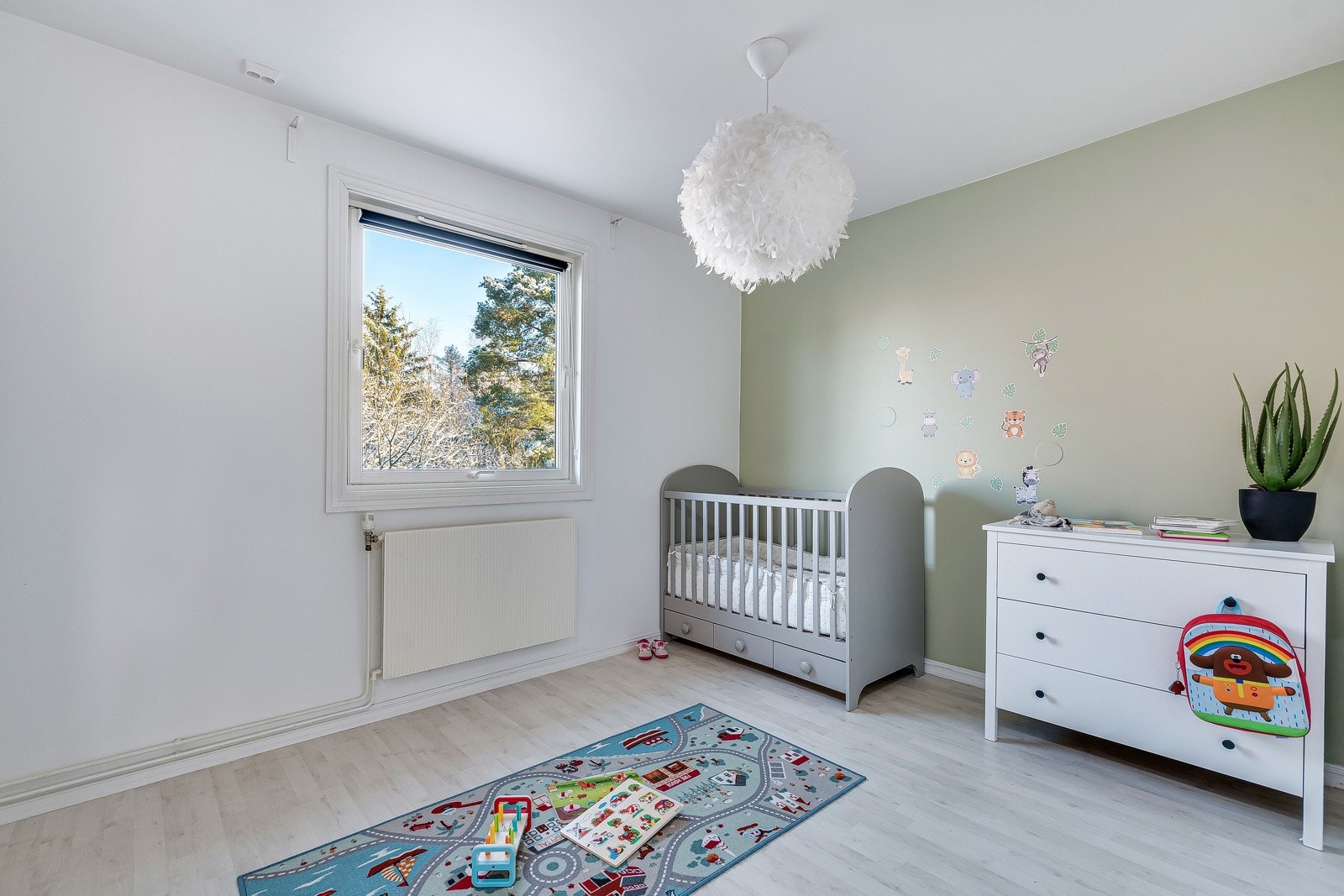 Soverom 2 er i dag innredet som et barnerom, men fungerer også utmerket som et gjesterom. Galleribilde