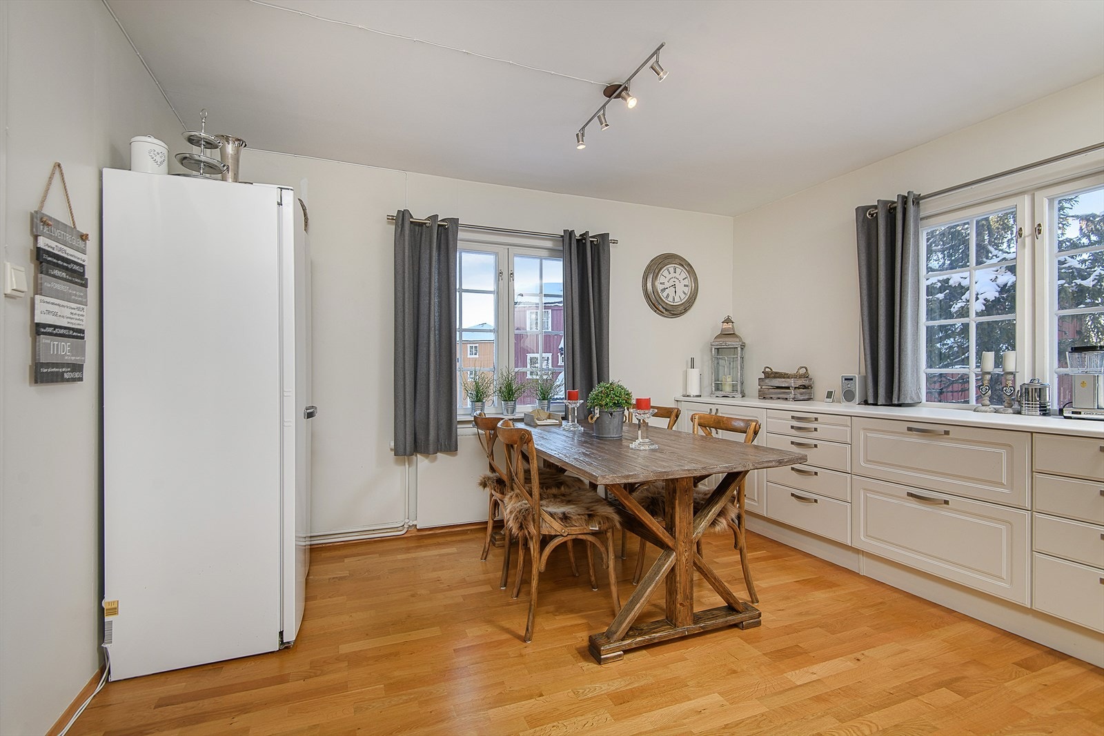 Plass til ytterligere spiseplass på kjøkken. Galleribilde