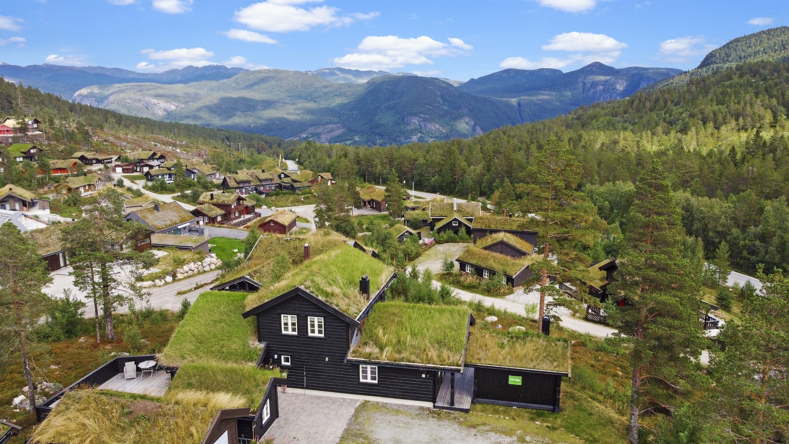 Utsikten fra
Løefjellstigen 21 mot Setesdalen og fjellen i øst. Galleribilde
