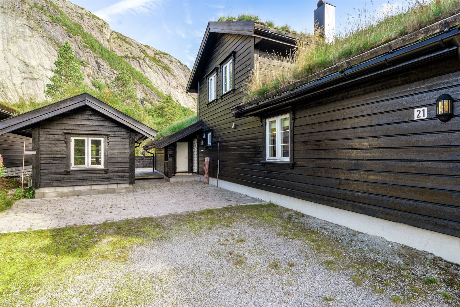 Inngangsparti med utebod. Galleribilde