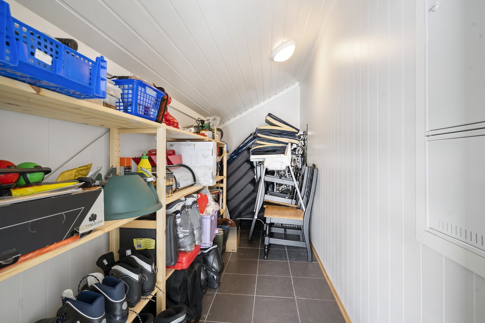 Bod ved inngangsdør. Galleribilde