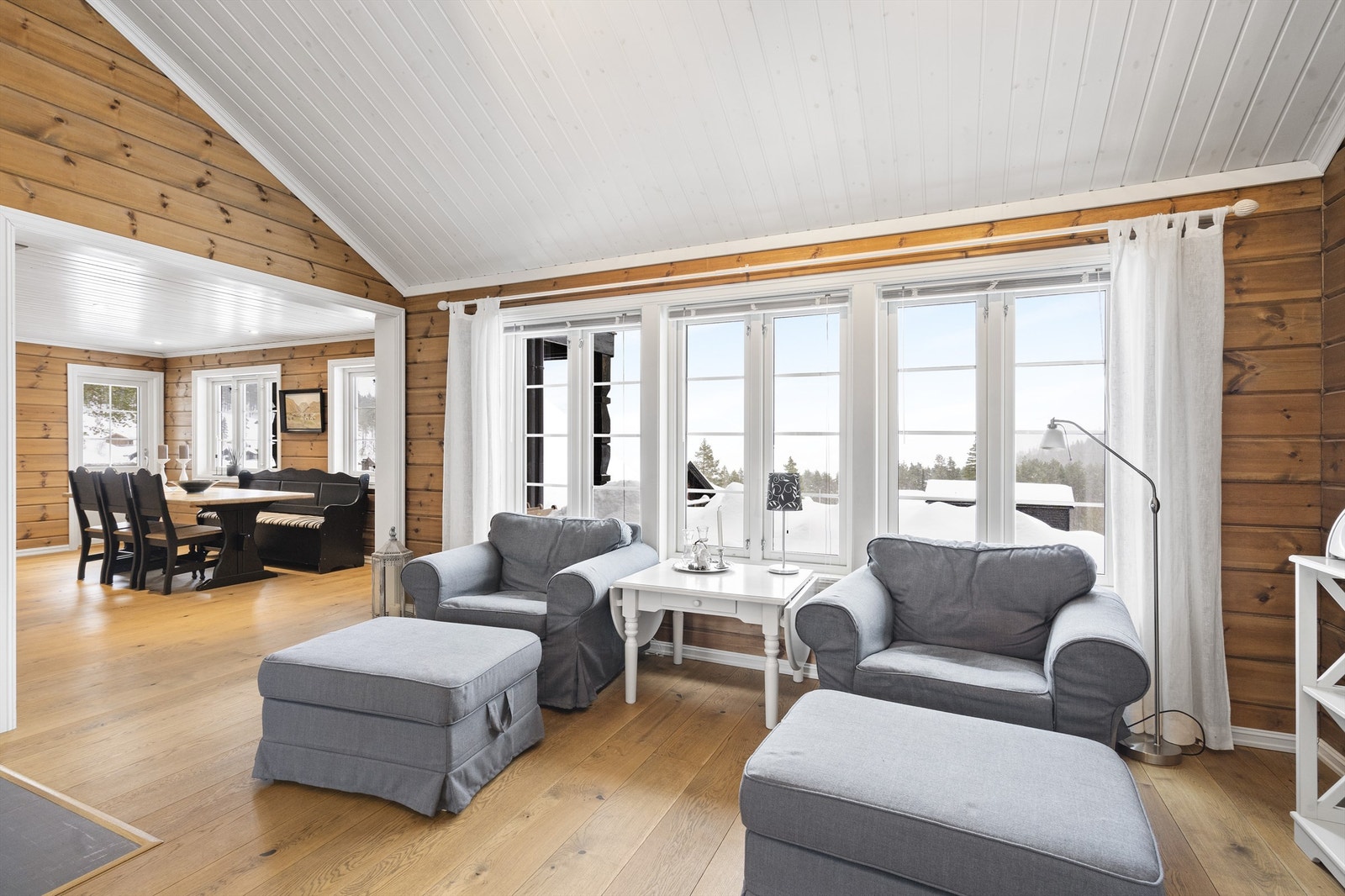 Den flotte utsikten kan nytes fra sofakroken! , Galleribilde