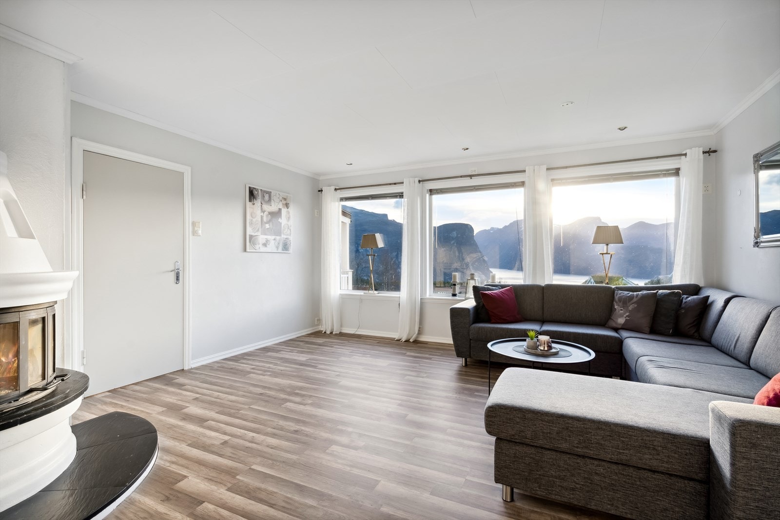 Romslig stue med unik utsikt! Galleribilde