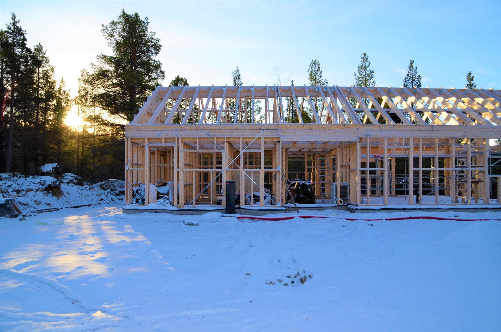 Hytte under oppføring. Galleribilde