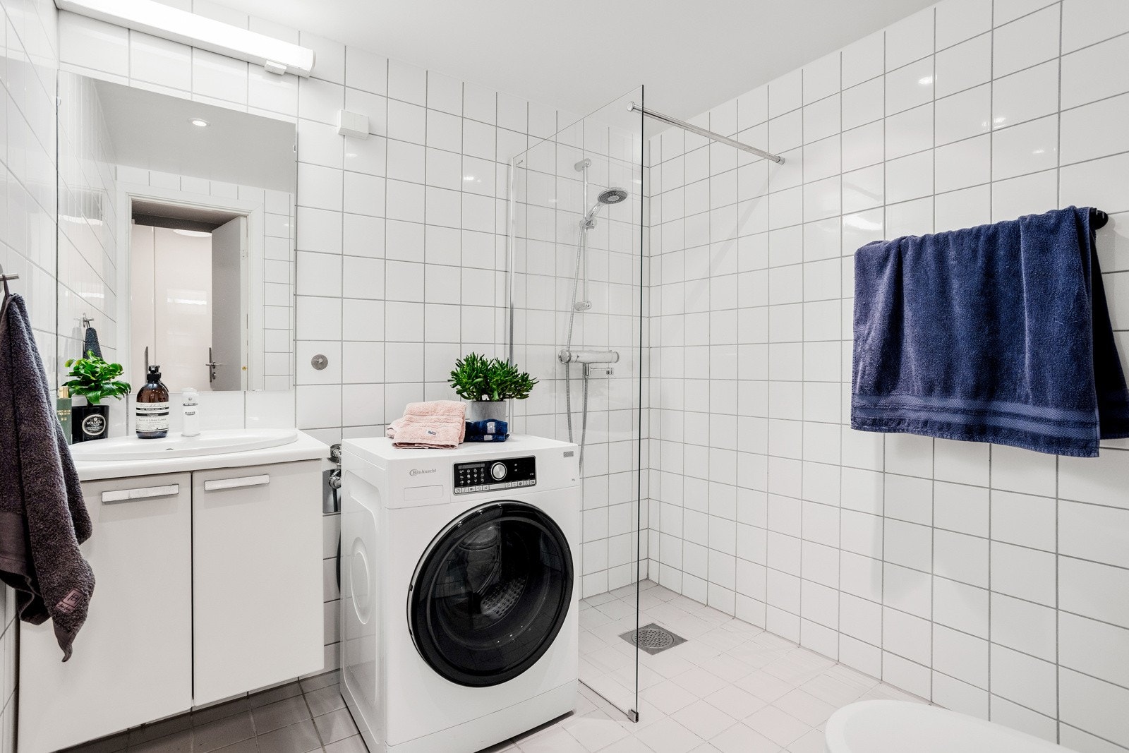 Bad nummer to har opplegg for vaskemaskin. Galleribilde