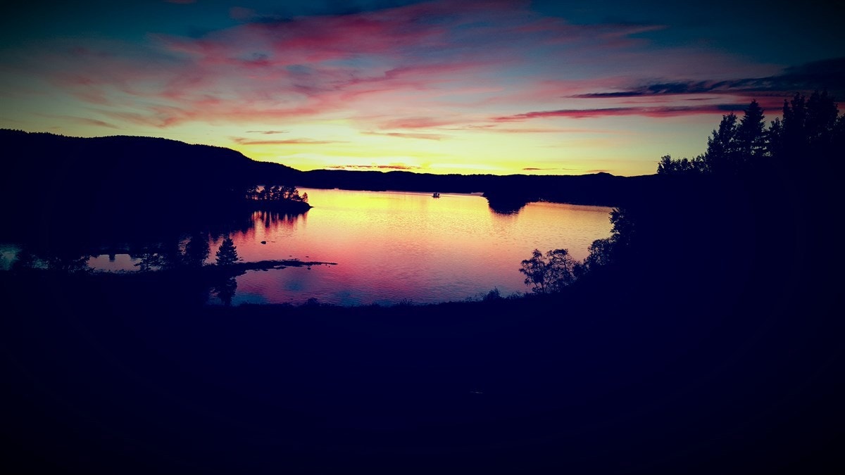 Solnedgang ved badeplass over Høvringen Galleribilde