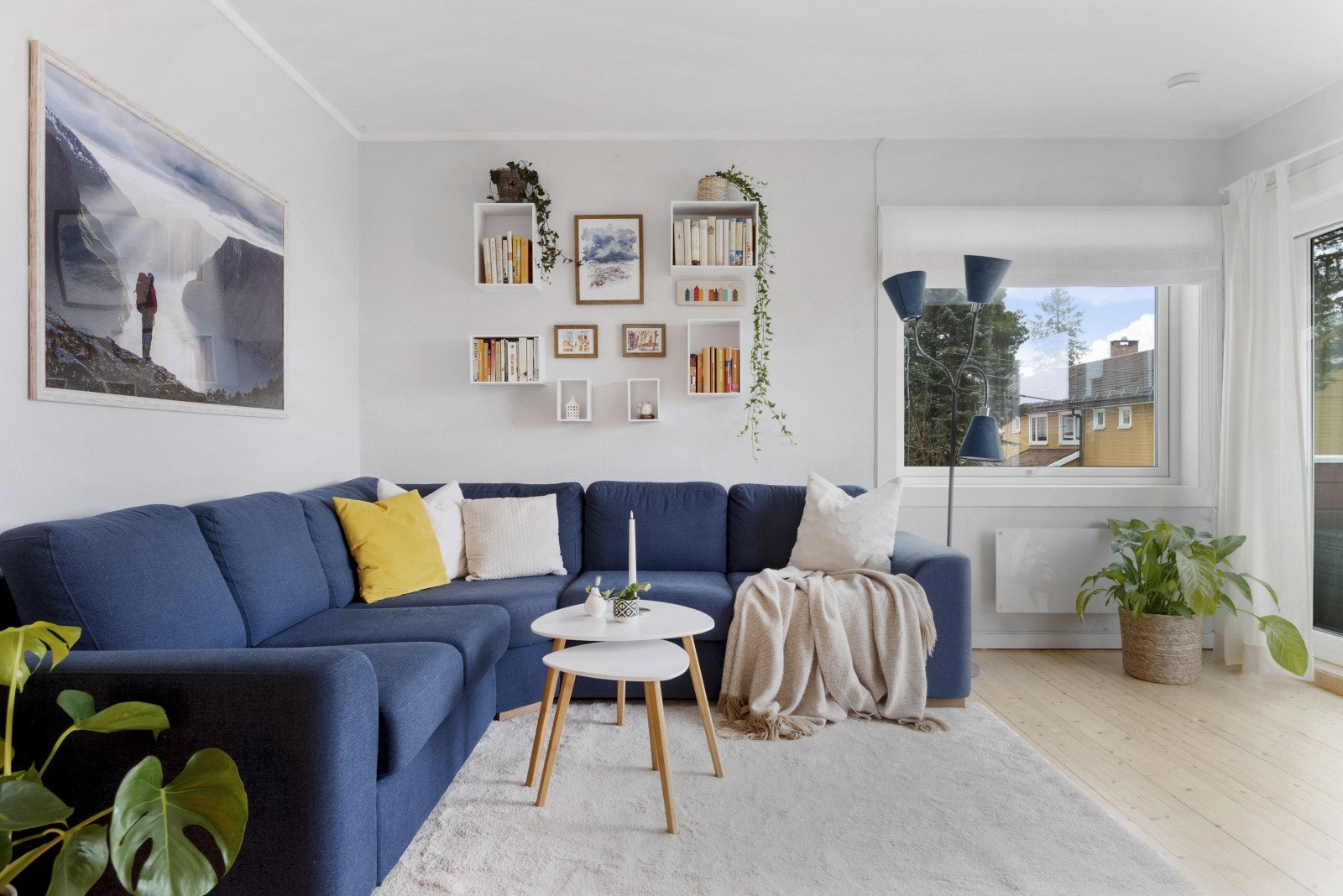 Her er det god plass til en stor sofa med plass til hele familen. Galleribilde