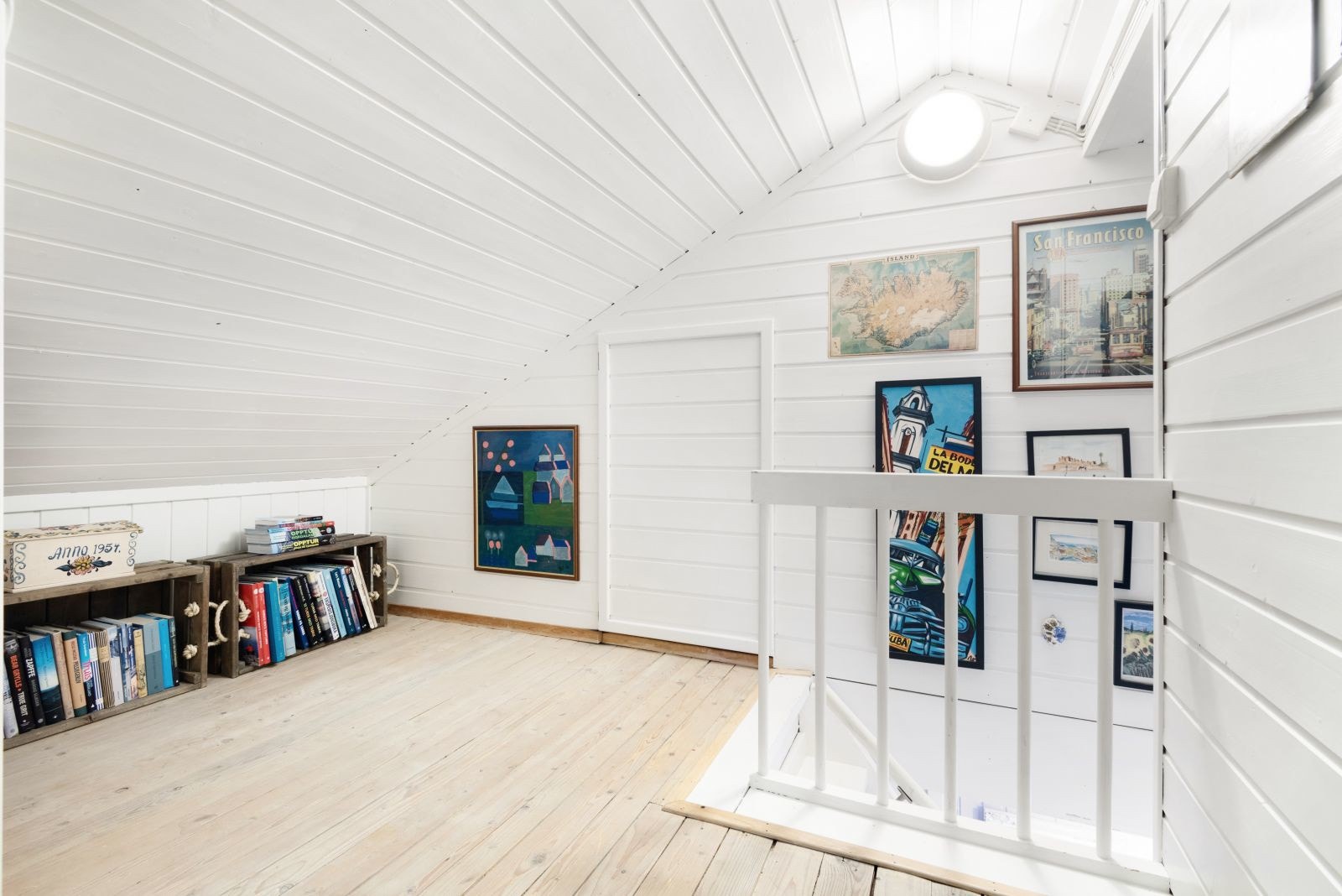 På trapperepoet er det inngang til en lagringsbod på høyre side. Galleribilde